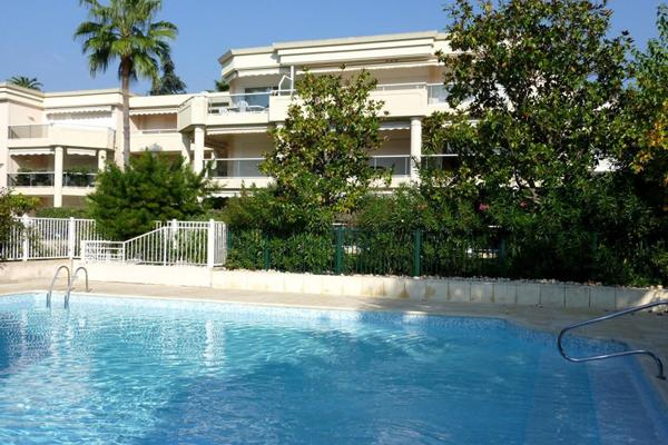 Appartement 2P - Terrasse & jardin privatif -Résidence avec piscine-quartier Ilette