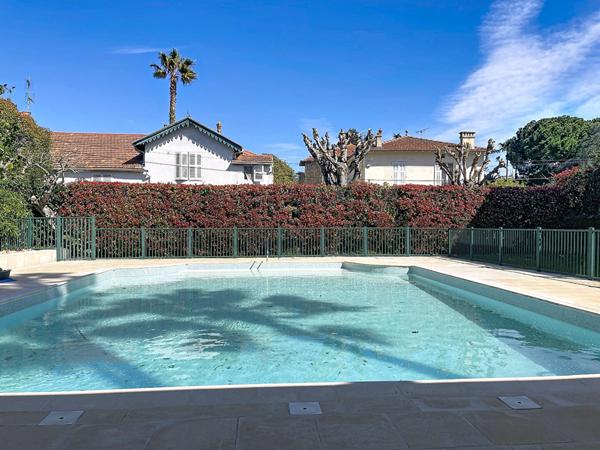 Appartement 2P - Terrasse & jardin privatif -Résidence avec piscine-quartier Ilette