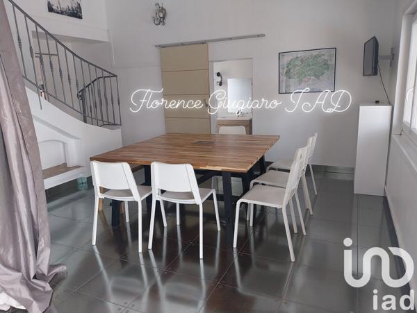 Maison traditionnelle 8 pièces de 140 m² à Sanary-sur-Mer (83110)