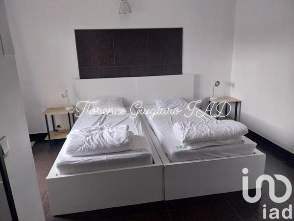 Maison traditionnelle 8 pièces de 140 m² à Sanary-sur-Mer (83110)