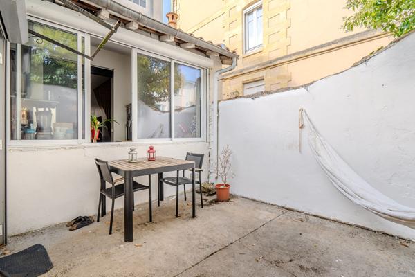 BEGLES CENTRE - Maison de ville de 85m² en très bon état avec terrasse