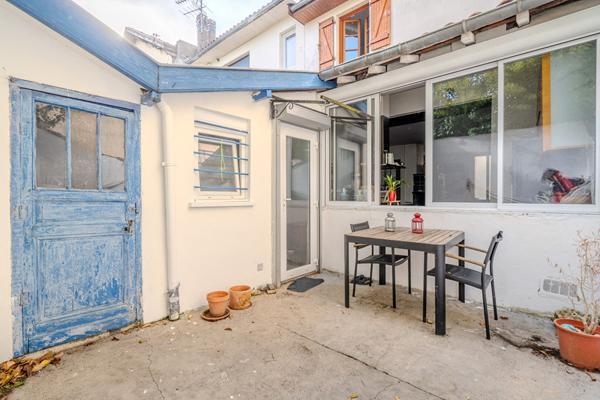 BEGLES CENTRE - Maison de ville de 85m² en très bon état avec terrasse