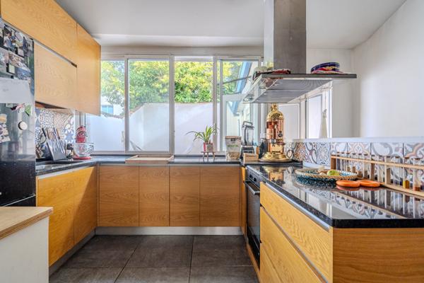 BEGLES CENTRE - Maison de ville de 85m² en très bon état avec terrasse