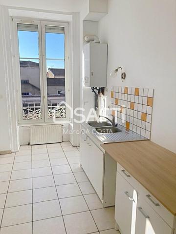 2 CHAMBRES.APPARTEMENT TRAVERSANT.GRANDE PIECE DE VIE.PARKING SECURISE