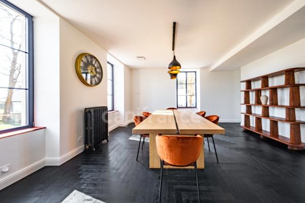 Propriété à vendre composée d'une demeure de Maitre et une deuxième maison avec piscine et jardin