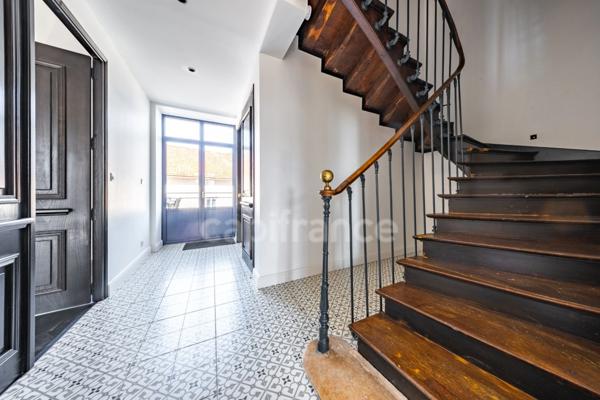 Propriété à vendre composée d'une demeure de Maitre et une deuxième maison avec piscine et jardin