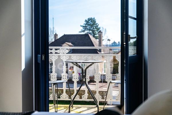 Propriété à vendre composée d'une demeure de Maitre et une deuxième maison avec piscine et jardin