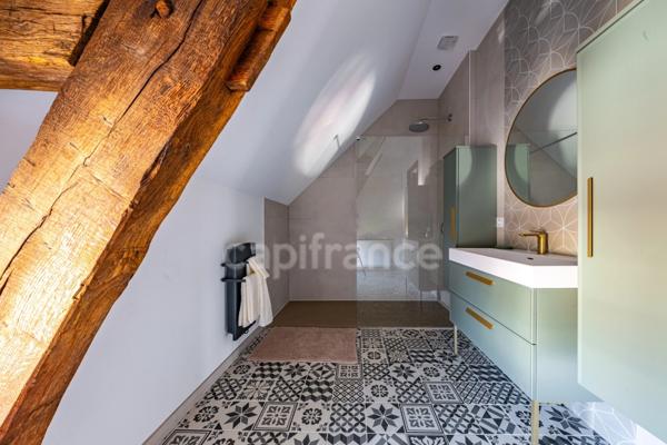 Propriété à vendre composée d'une demeure de Maitre et une deuxième maison avec piscine et jardin