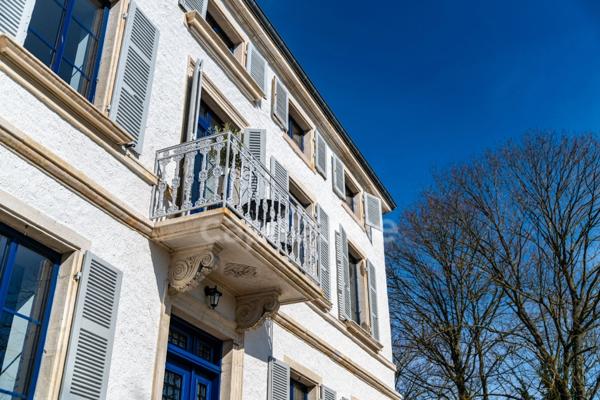 Propriété à vendre composée d'une demeure de Maitre et une deuxième maison avec piscine et jardin