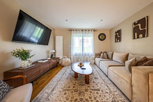 Propriété à vendre composée d'une demeure de Maitre et une deuxième maison avec piscine et jardin