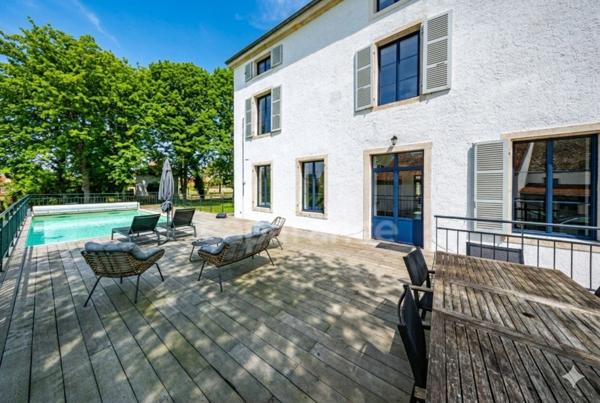 Propriété à vendre composée d'une demeure de Maitre et une deuxième maison avec piscine et jardin