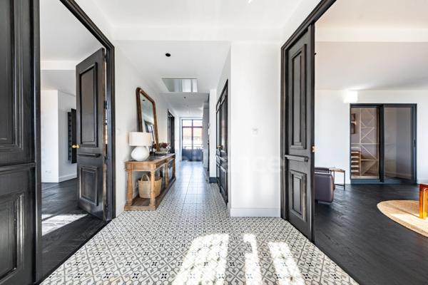 Propriété à vendre composée d'une demeure de Maitre et une deuxième maison avec piscine et jardin