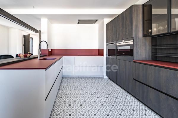 Propriété à vendre composée d'une demeure de Maitre et une deuxième maison avec piscine et jardin