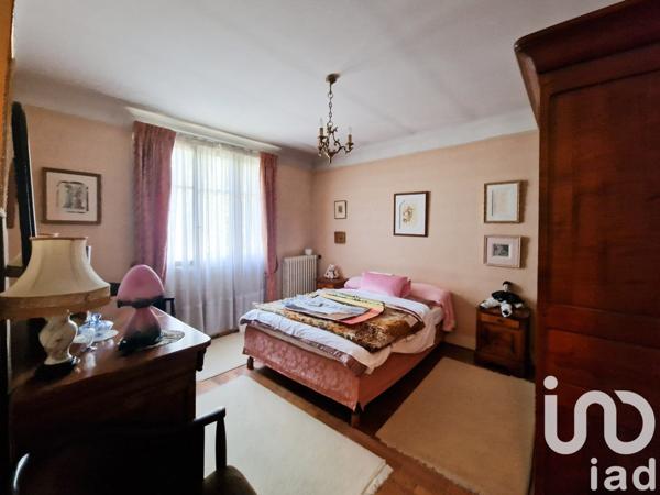 Maison 6 pièces de 201 m² à Suresnes (92150)