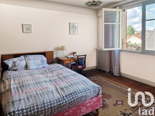 Maison 6 pièces de 201 m² à Suresnes (92150)