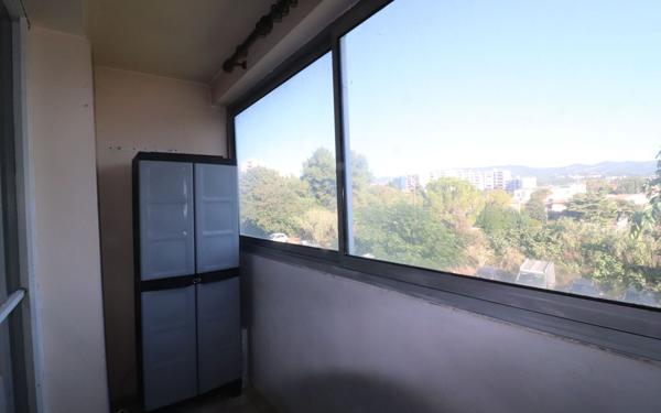 Appartement à vendre    4 pièces • 77,43 m2 Marseille 13