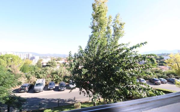 Appartement à vendre    4 pièces • 77,43 m2 Marseille 13