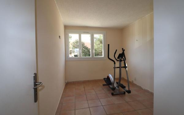 Appartement à vendre    4 pièces • 77,43 m2 Marseille 13