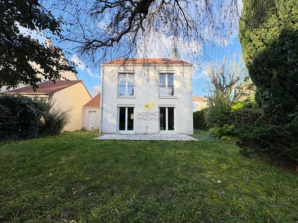 CHAMPS GUILLAUME - 4 CHAMBRES 519 000 € ** - Référence 2043