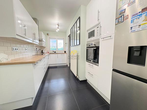 CHAMPS GUILLAUME - 4 CHAMBRES 519 000 € ** - Référence 2043