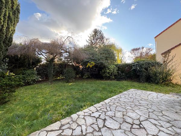 CHAMPS GUILLAUME - 4 CHAMBRES 519 000 € ** - Référence 2043