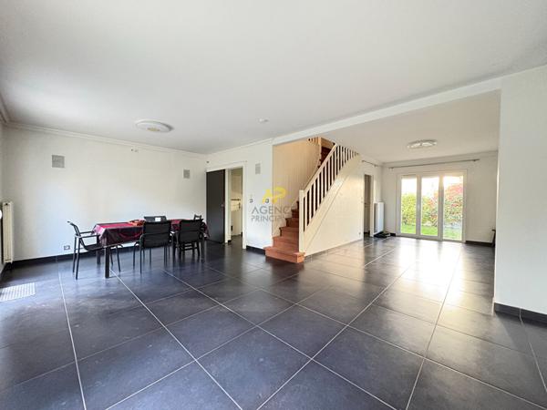 CHAMPS GUILLAUME - 4 CHAMBRES 519 000 € ** - Référence 2043