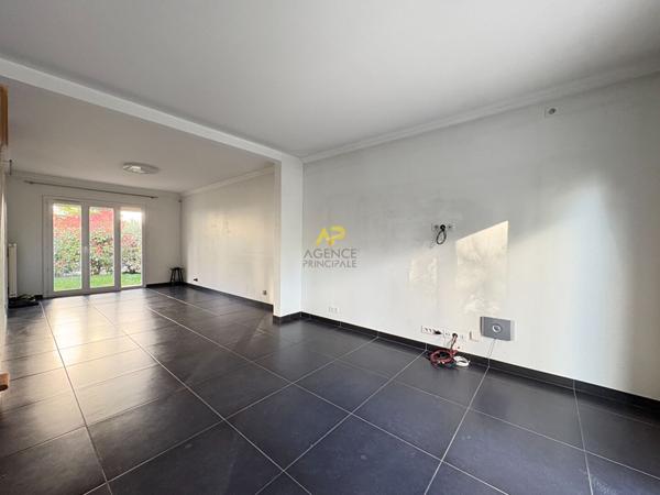 CHAMPS GUILLAUME - 4 CHAMBRES 519 000 € ** - Référence 2043