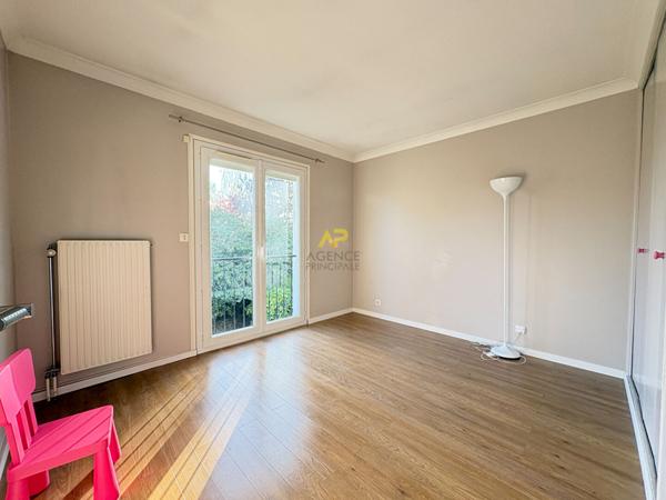 CHAMPS GUILLAUME - 4 CHAMBRES 519 000 € ** - Référence 2043