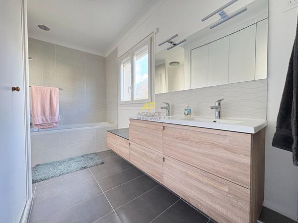 CHAMPS GUILLAUME - 4 CHAMBRES 519 000 € ** - Référence 2043