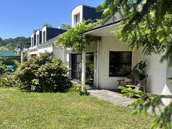 Maison familiale avec parc paysager de plus de 2 000 m² – À l'ouest de Vannes