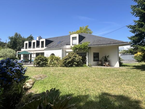 Maison familiale avec parc paysager de plus de 2 000 m² – À l'ouest de Vannes
