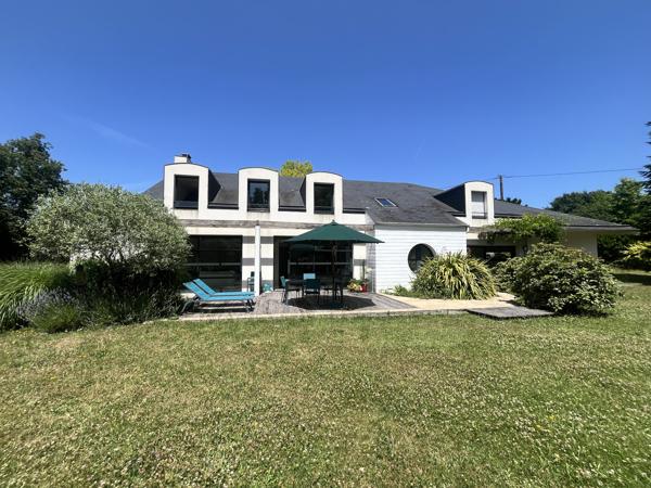 Maison familiale avec parc paysager de plus de 2 000 m² – À l'ouest de Vannes