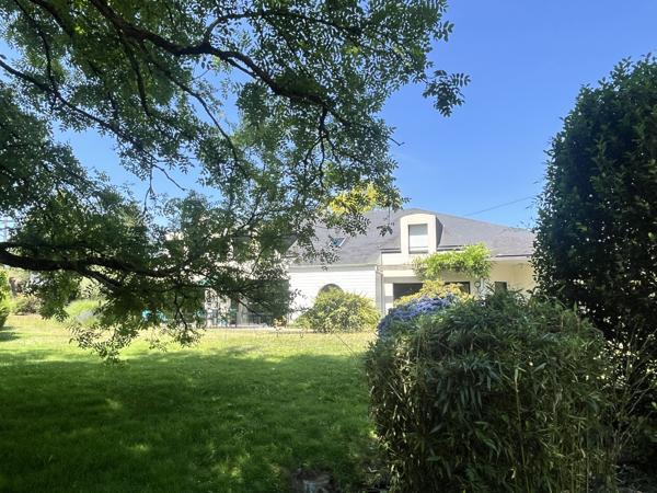 Maison familiale avec parc paysager de plus de 2 000 m² – À l'ouest de Vannes