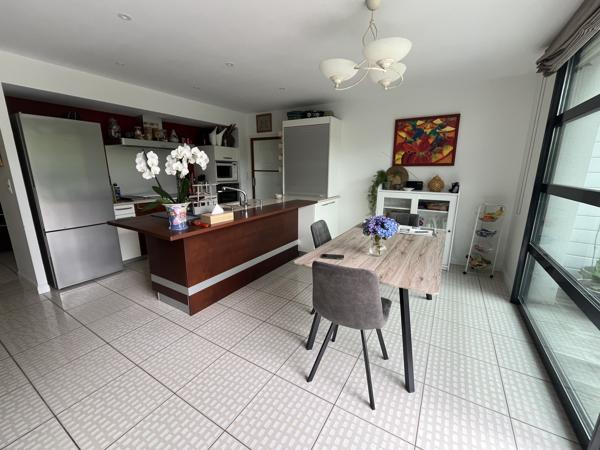 Maison familiale avec parc paysager de plus de 2 000 m² – À l'ouest de Vannes