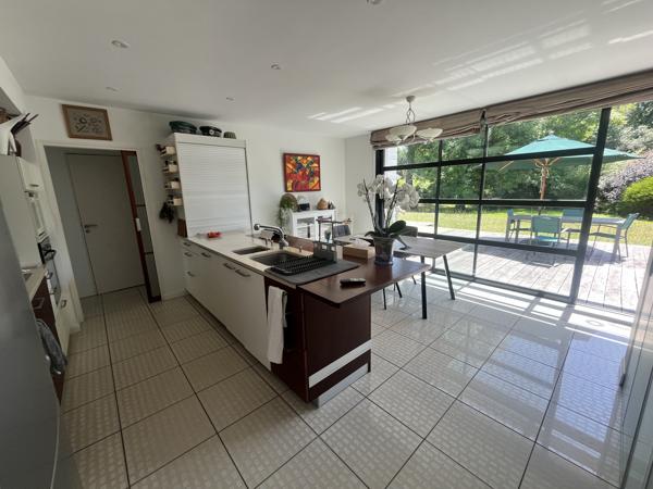 Maison familiale avec parc paysager de plus de 2 000 m² – À l'ouest de Vannes