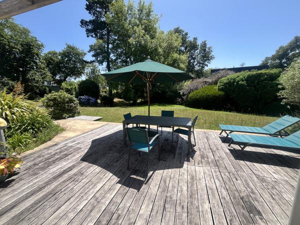 Maison familiale avec parc paysager de plus de 2 000 m² – À l'ouest de Vannes