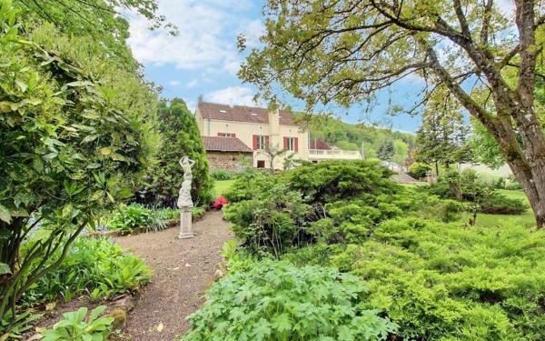 Maison à vendre    6 pièces •  Le Creusot