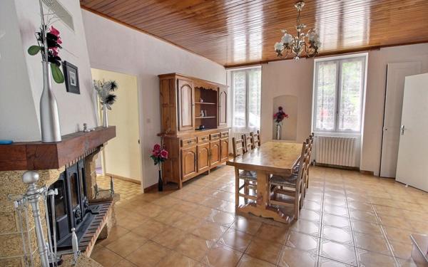 Maison à vendre    6 pièces •  Le Creusot