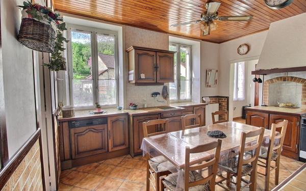 Maison à vendre    6 pièces •  Le Creusot