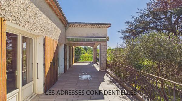 Maison familiale avec piscine - 184 m² - LA ROUVEYROLLE