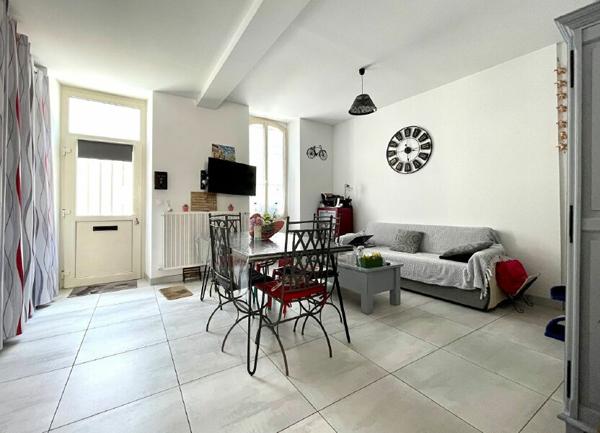 Maison à vendre    7 pièces •  Saint-Jean-d'Angély