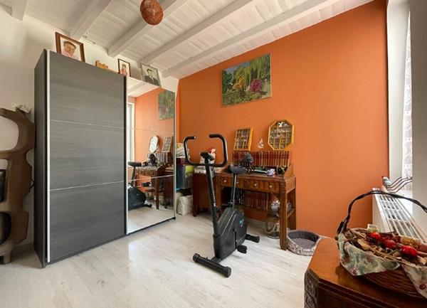 Maison à vendre    7 pièces •  Saint-Jean-d'Angély