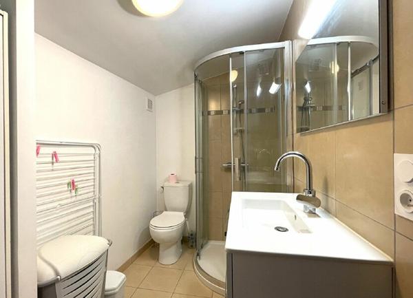 Maison à vendre    7 pièces •  Saint-Jean-d'Angély