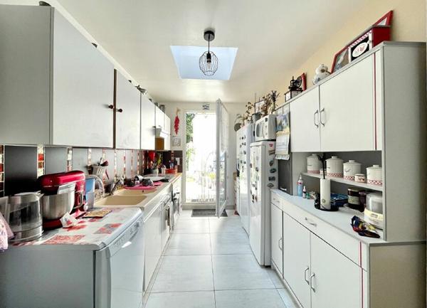 Maison à vendre    7 pièces •  Saint-Jean-d'Angély