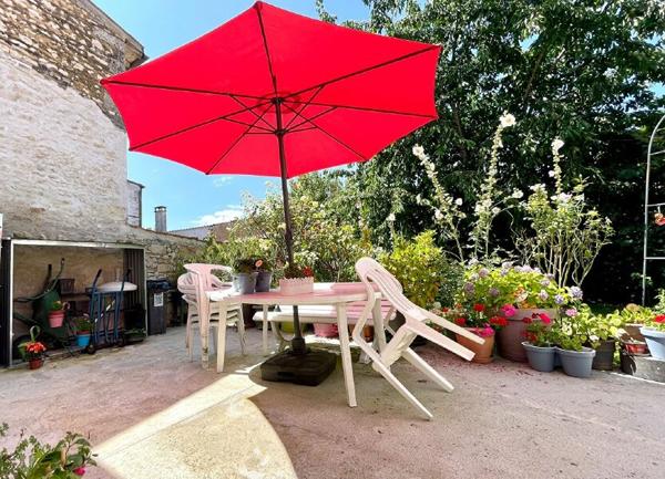 Maison à vendre    7 pièces •  Saint-Jean-d'Angély