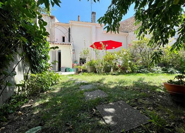 Maison à vendre    7 pièces •  Saint-Jean-d'Angély