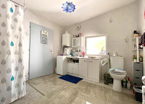 Maison à vendre    7 pièces •  Saint-Jean-d'Angély