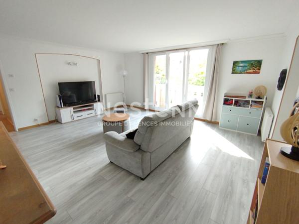 A VENDRE MONTIGNY LE BX LA SOURDERIE 5 PIECES 99M² EN ETAGE, SEJOUR 34M² 3 CHAMBRES PARKING S/SOL