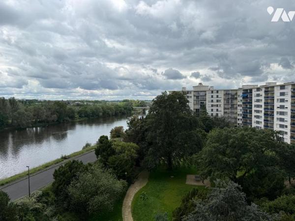 Tours, bord de Cher: bel appartement T4 de 83 m² , deux chambres, avec balcon, garage et cave