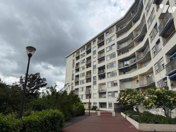 Tours, bord de Cher: bel appartement T4 de 83 m² , deux chambres, avec balcon, garage et cave